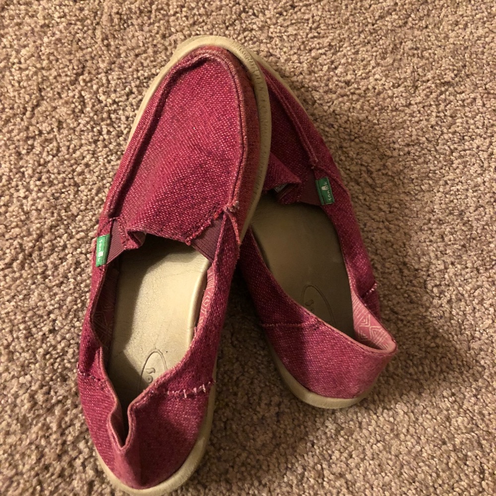 Red sanuks !